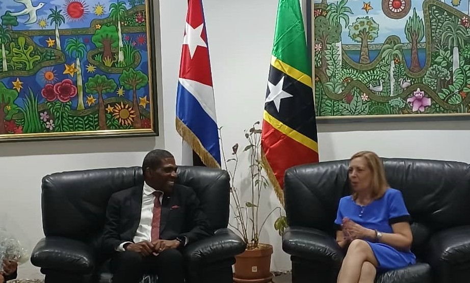 El primer ministro de San Cristóbal y Nieves 🇰🇳, Honorable Dr. Terrance Drew, arribó a #Cuba 🇨🇺 este miércoles.

Durante su estancia en nuestro país, sostendrá encuentros con representantes del estado y gobierno cubanos.

🔗cubaminrex.cu/es/arribo-hoy-…