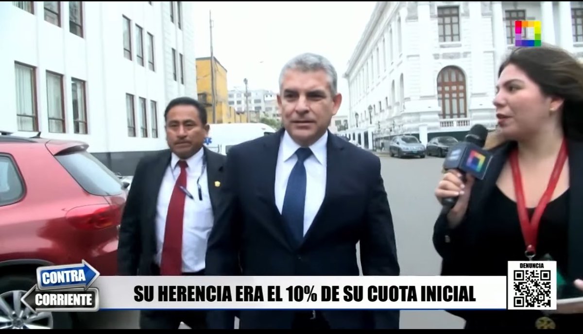 #ContraCorriente Al fiscal Rafael Vela no le cuadran las cifras ni sus versiones de cómo compró su casa de $500mil. La herencia que le dejó su padre es tan solo el 10% de la cuota inicial de su fastuosa vivienda.

m.youtube.com/watch?v=qi5yP_…