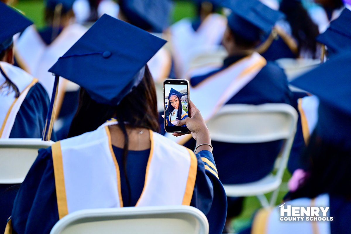 Henry County Schools (@henrycountyboe) on Twitter photo Let's celebrate the #ClassOf2025 at <a href="/ELHS_HCS/">Eagle's Landing HS</a>! With strong wings and clear vision, you’re ready to soar. Keep flying high, Golden Eagles!
#WinningforKids #HenryProud #YouBelongInHenry Let's celebrate the #ClassOf2025 at <a href="/ELHS_HCS/">Eagle's Landing HS</a>! With strong wings and clear vision, you’re ready to soar. Keep flying high, Golden Eagles!
#WinningforKids #HenryProud #YouBelongInHenry