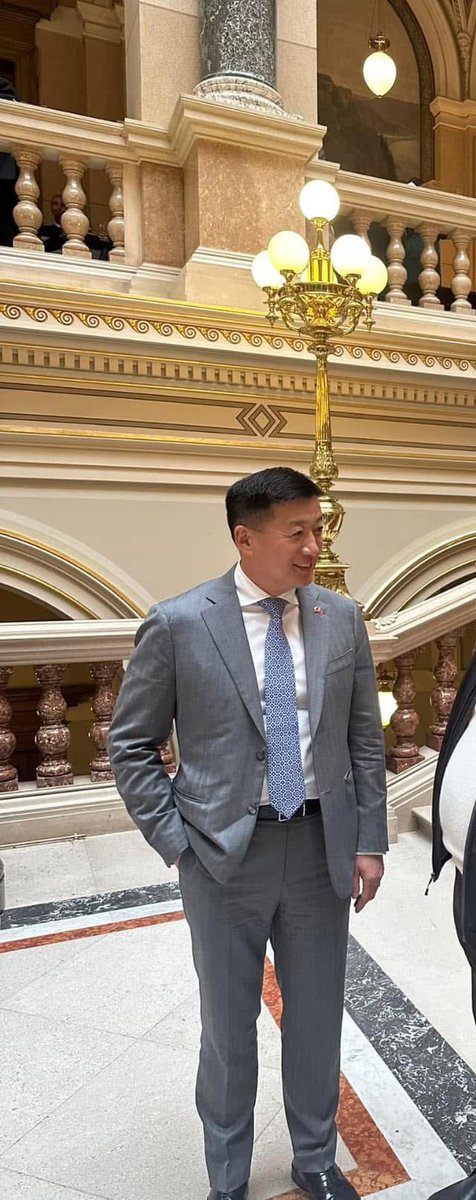 Нам шиг нам байна гэж бодвол 👇👇👇 С. Баярцогтоос өөр лидер алга даа АНыхаан. Үнэнтэйгээ эвлэрээ.