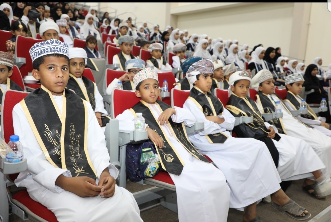 Islamic1edu's tweet photo. أقيم يوم أمس الأربعاء بتأريخ ٢١ / ٥ / ٢٠٢٥م في قاعة نزوى بجامعة التقنية والعلوم التطبيقية الحفل السنوي لتكريم المجيدين في مسابقة القرآن الكريم برعاية سعادة الشيخ أحمد بن سعود السيابي وبحضور المدير العام أ.علي الحارثي وتم تكريم ما يقارب ٢٣٠ طالب وطالبة بالإضافة للمعلمين والمدارس. https://t.co/EbY81gPqSE