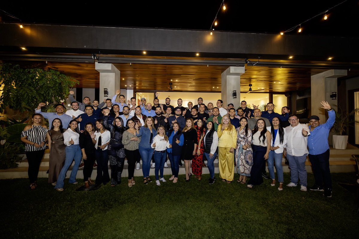 GOBERNABILIDAD. 

Seguimos y seguiremos FIRMES. 🇸🇻