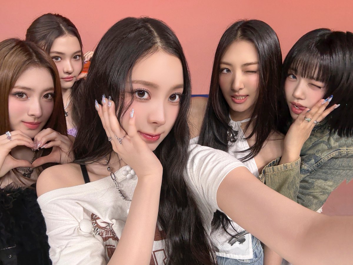 [📸] 250522 #MENOVV

Mnet 엠카운트다운 🚘🐈‍⬛🖤

#MEOVV #미야오
#MYEYESOPENVVIDE
#THEBLACKLABEL #더블랙레이블