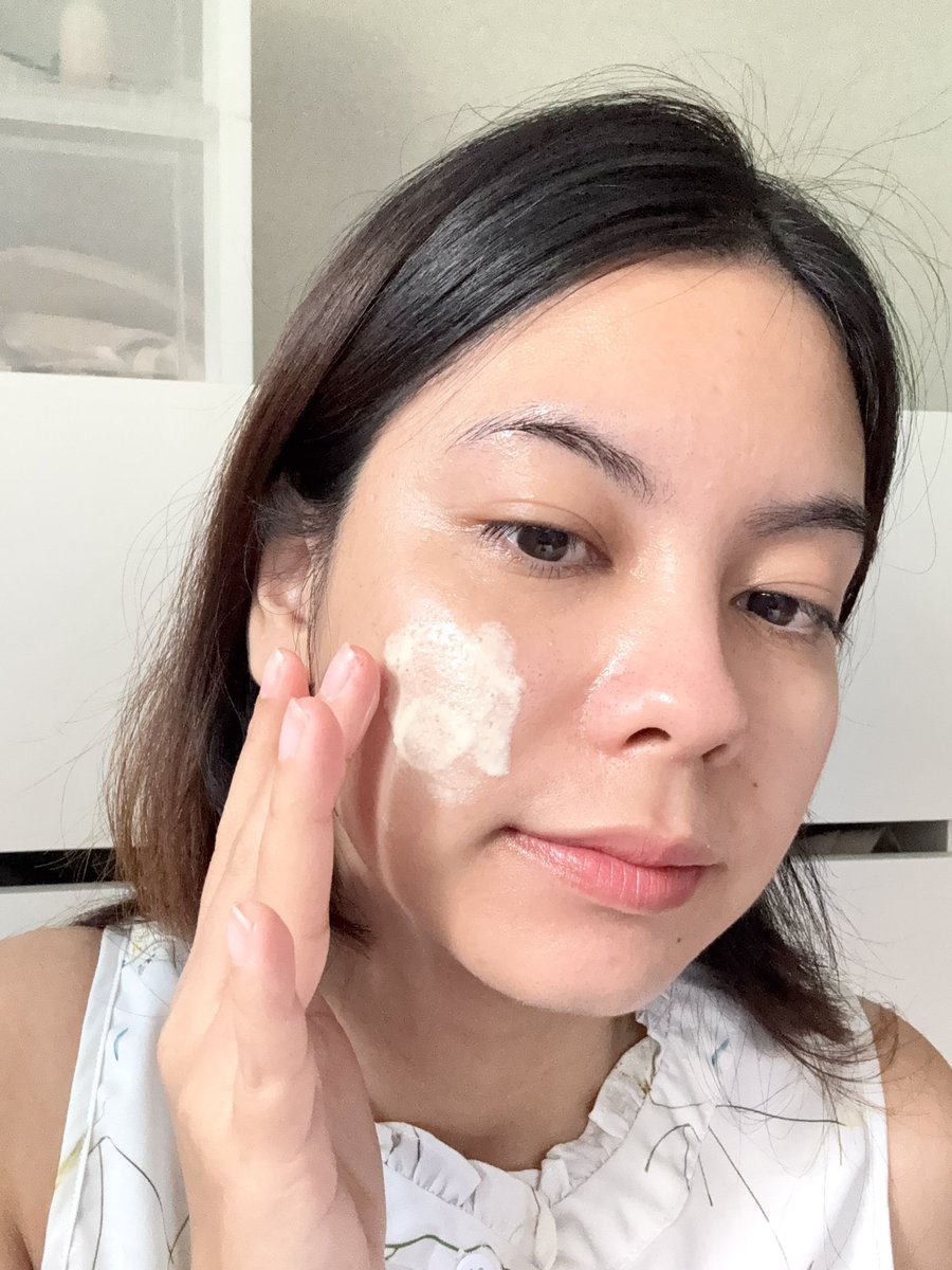 ยกให้เป็นกันแดดลูกรัก!! กันแดดของลาโรช โพเซย์ขวดส้ม🧡  เนื้อ Invisible บางเบา เกลี่ยง่าย ซึมไว สบายผิว แต่งหน้าต่อได้ไม่เป็นคราบ ไม่เป็นขุย ผิวสวยฉ่ำโกลว์ กันแดดได้แบบจึ้งใจ ตัวนี้เค้าเอาอยู่ทุกยูวี เหมาะกับอากาศบ้านเราแน่นอน

#กันแดดAnthelios #กันแดดยืนหนึ่งจบถึงUltraLongUVA #LaRochePosayTH