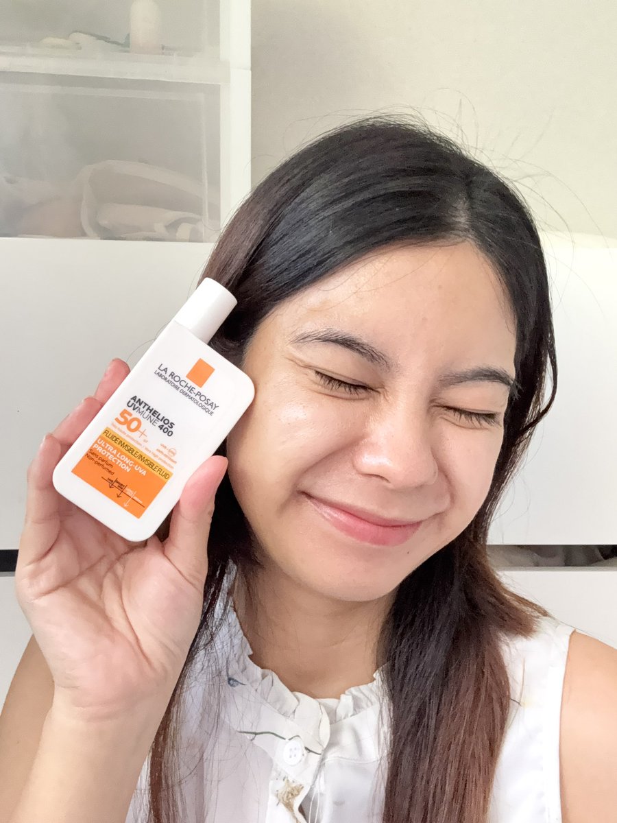 ยกให้เป็นกันแดดลูกรัก!! กันแดดของลาโรช โพเซย์ขวดส้ม🧡  เนื้อ Invisible บางเบา เกลี่ยง่าย ซึมไว สบายผิว แต่งหน้าต่อได้ไม่เป็นคราบ ไม่เป็นขุย ผิวสวยฉ่ำโกลว์ กันแดดได้แบบจึ้งใจ ตัวนี้เค้าเอาอยู่ทุกยูวี เหมาะกับอากาศบ้านเราแน่นอน

#กันแดดAnthelios #กันแดดยืนหนึ่งจบถึงUltraLongUVA #LaRochePosayTH