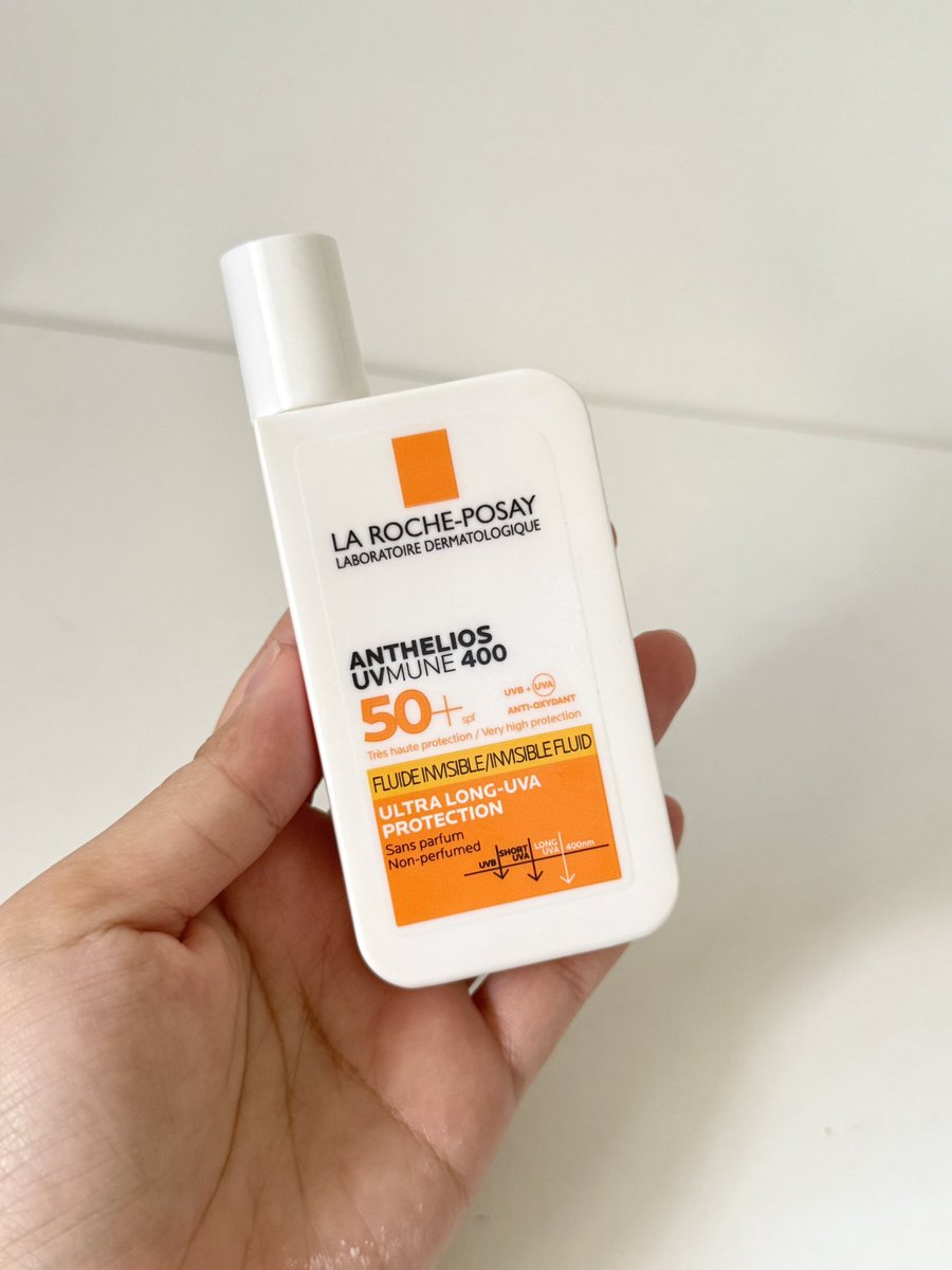 ยกให้เป็นกันแดดลูกรัก!! กันแดดของลาโรช โพเซย์ขวดส้ม🧡  เนื้อ Invisible บางเบา เกลี่ยง่าย ซึมไว สบายผิว แต่งหน้าต่อได้ไม่เป็นคราบ ไม่เป็นขุย ผิวสวยฉ่ำโกลว์ กันแดดได้แบบจึ้งใจ ตัวนี้เค้าเอาอยู่ทุกยูวี เหมาะกับอากาศบ้านเราแน่นอน

#กันแดดAnthelios #กันแดดยืนหนึ่งจบถึงUltraLongUVA #LaRochePosayTH