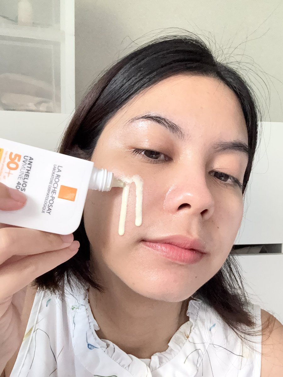 ยกให้เป็นกันแดดลูกรัก!! กันแดดของลาโรช โพเซย์ขวดส้ม🧡  เนื้อ Invisible บางเบา เกลี่ยง่าย ซึมไว สบายผิว แต่งหน้าต่อได้ไม่เป็นคราบ ไม่เป็นขุย ผิวสวยฉ่ำโกลว์ กันแดดได้แบบจึ้งใจ ตัวนี้เค้าเอาอยู่ทุกยูวี เหมาะกับอากาศบ้านเราแน่นอน

#กันแดดAnthelios #กันแดดยืนหนึ่งจบถึงUltraLongUVA #LaRochePosayTH