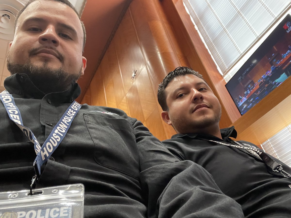 RickySalas_'s tweet photo. Historic day for Houston! City Council unanimously approved our new 5 year HPOU contract- 36.5% pay raise, $81.6K starting salary, and 500 new officers. Proud to help secure this game changing deal to boost morale, enhance safety &amp; make HPD the top-tier department in Texas! https://t.co/wNKwPBpp7t