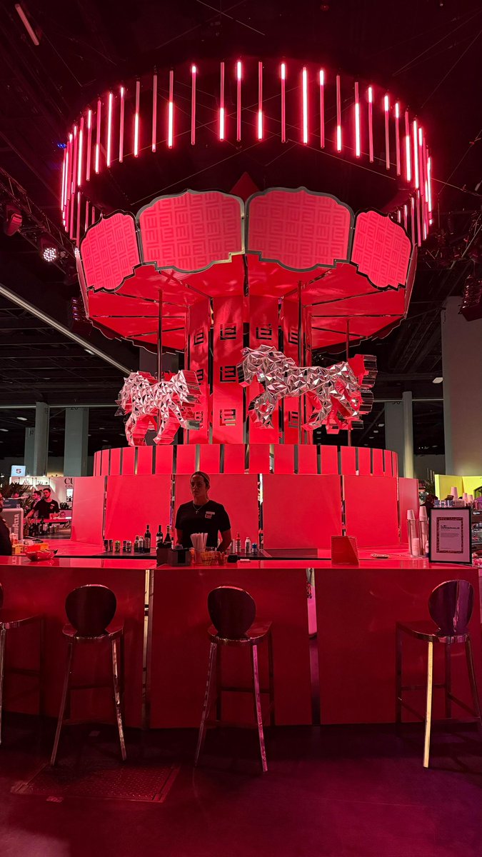 FoodandTravelMX's tweet photo. ¡Tenemos novedades de hoteles en los países que este año tienen presencia en #LEMiami!
Desde las Islas Turcas y Caicos hasta Kenia, pronto te compartiremos grandes noticias. ¿Qué nuevo destino te gustaría explorar este año? https://t.co/VWwfcGuN2u
