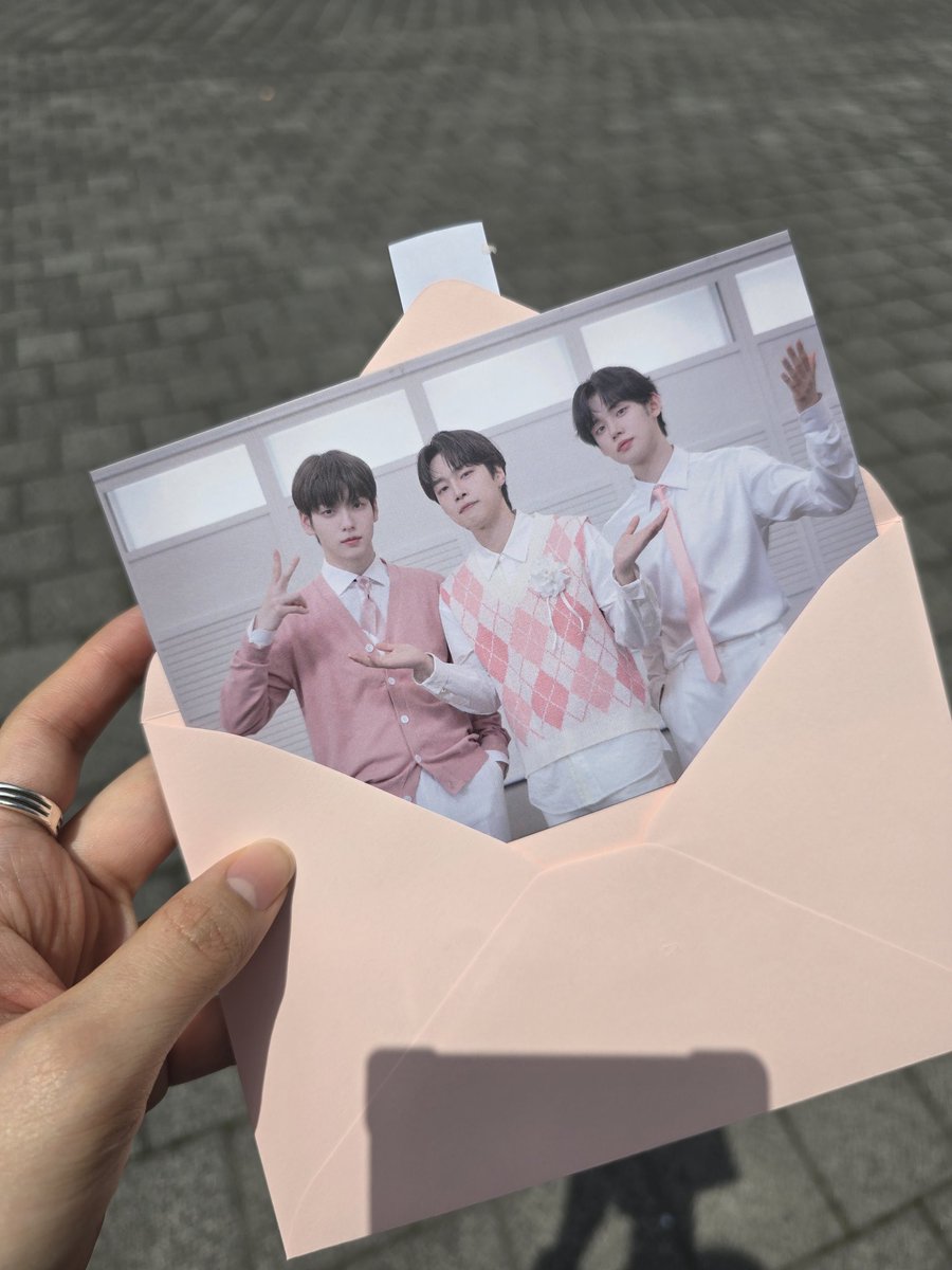 ТXТ☆ВOOK (@txt_book) on Twitter photo Mcountdown Pre-recording
🩵 HI-BOYZ and HELLO GIRL 🩷
Special Gift - HI-BOYZ Photo
pics cr.: Built_in_star, Byeol_txt, cherryzz66
<a href="/TXT_members/">TOMORROW X TOGETHER</a> <a href="/TXT_bighit/">TXT OFFICIAL</a> #TXT Mcountdown Pre-recording
🩵 HI-BOYZ and HELLO GIRL 🩷
Special Gift - HI-BOYZ Photo
pics cr.: Built_in_star, Byeol_txt, cherryzz66
<a href="/TXT_members/">TOMORROW X TOGETHER</a> <a href="/TXT_bighit/">TXT OFFICIAL</a> #TXT