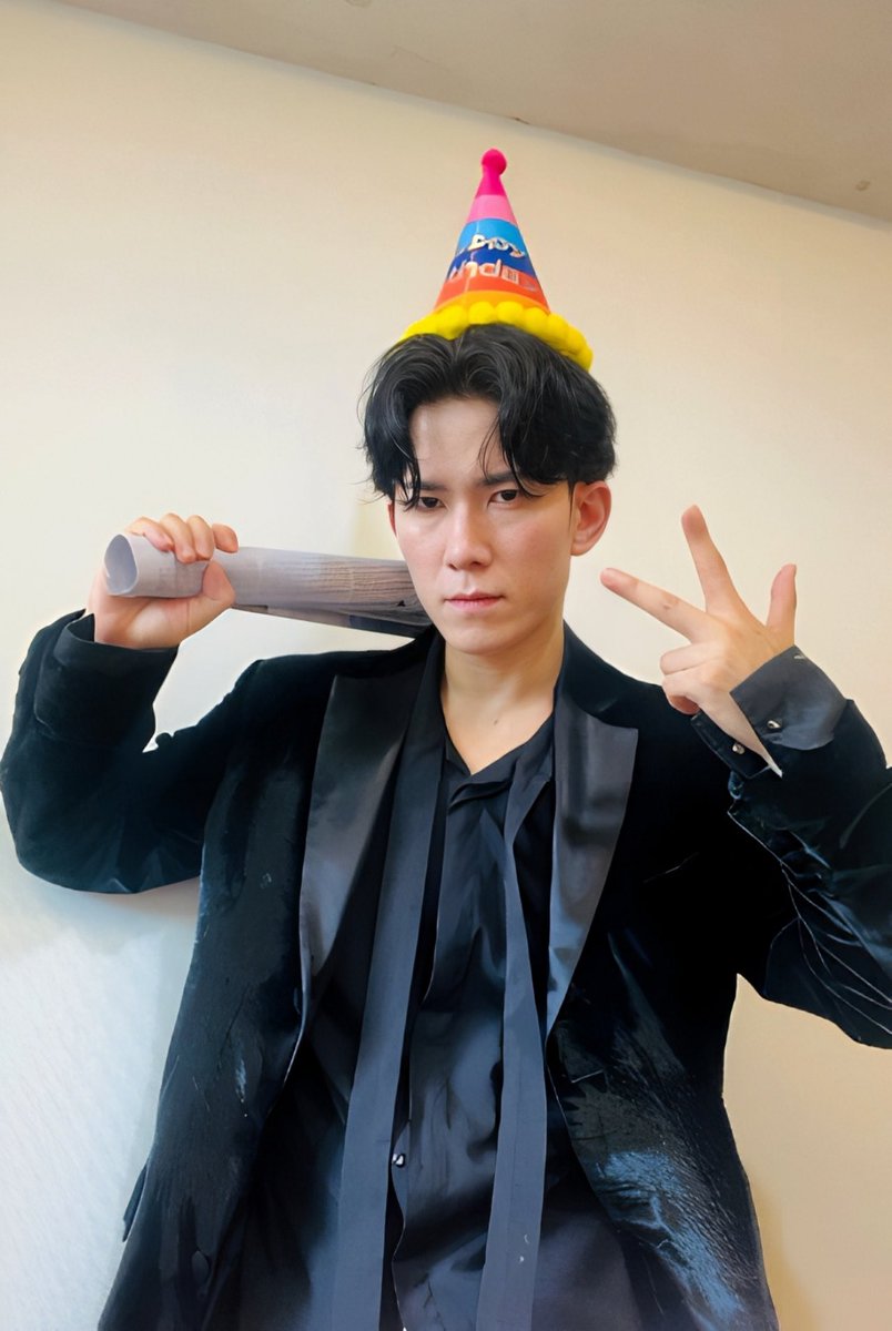 17again000's tweet image. 🎤#정동화의레드카펫

[D-3]

..파티는 끝났다..

아니.. 이제 시작이야..

“정동화의 레드카펫” 
2025년 5월 25일 
일요일 오후 3시 / 6시 30분
홍대 구름아래소극장

#정동화 #레드카펫