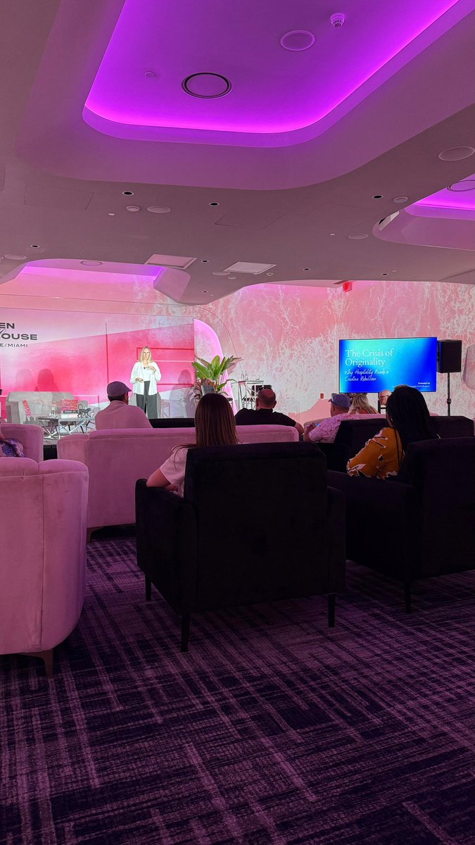 FoodandTravelMX's tweet photo. En #LEMiami también se invita a la reflexión: “El futuro de la hospitalidad reside en construir mundos que valgan la pena sentir, no solo fotografiar”, dijo Sarah Owen en una de las conferencias inaugurales sobre la creatividad que necesita la industria. https://t.co/XMkxb5adFV