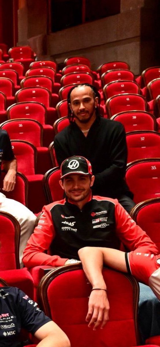 BeyerAlexandre's tweet photo. EO31 X LH44 🤍❤️🖤💜 https://t.co/Hcu0ZedTa3