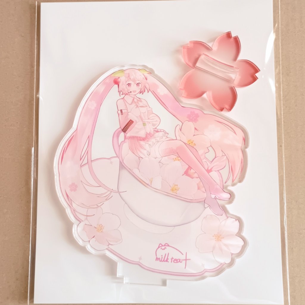 初音ミク ,桜ミク 「アクスタを作りました!大好きな桜ミクさん×大好きな紅茶!お気に入りのイラストなん」|milktea＋のイラスト