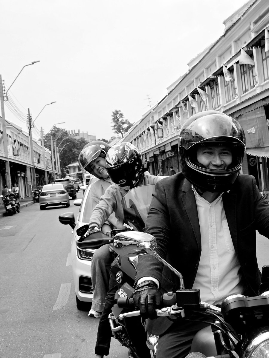 rajchasate's tweet photo. รักให้ถูกคนจะไม่มีวันเสียใจ แต่ถ้ายังไม่รู้จะรักใคร ก็มานี่มา
#GentlemansRide #DGR2025 #FortheRide #lifestyle #motorcycle https://t.co/9wZKE5koth
