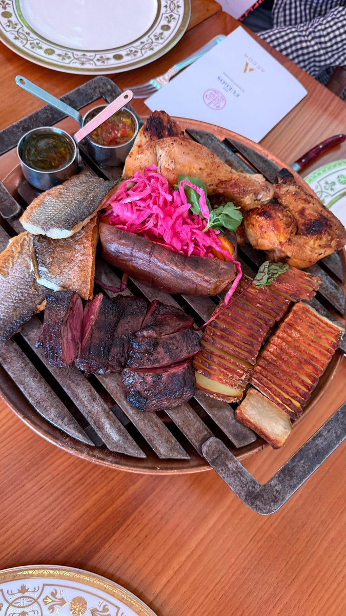 FoodandTravelMX's tweet photo. Dentro de la agenda de #LEMiami, conocimos el restaurante Los Fuegos By Francis Mallmann, un lugar especializado en los sabores a la parrilla que se ubica en el vibrante hotel Faena Miami Beach.
¡Tienes que conocerlo! https://t.co/6uqv8sH8Ze