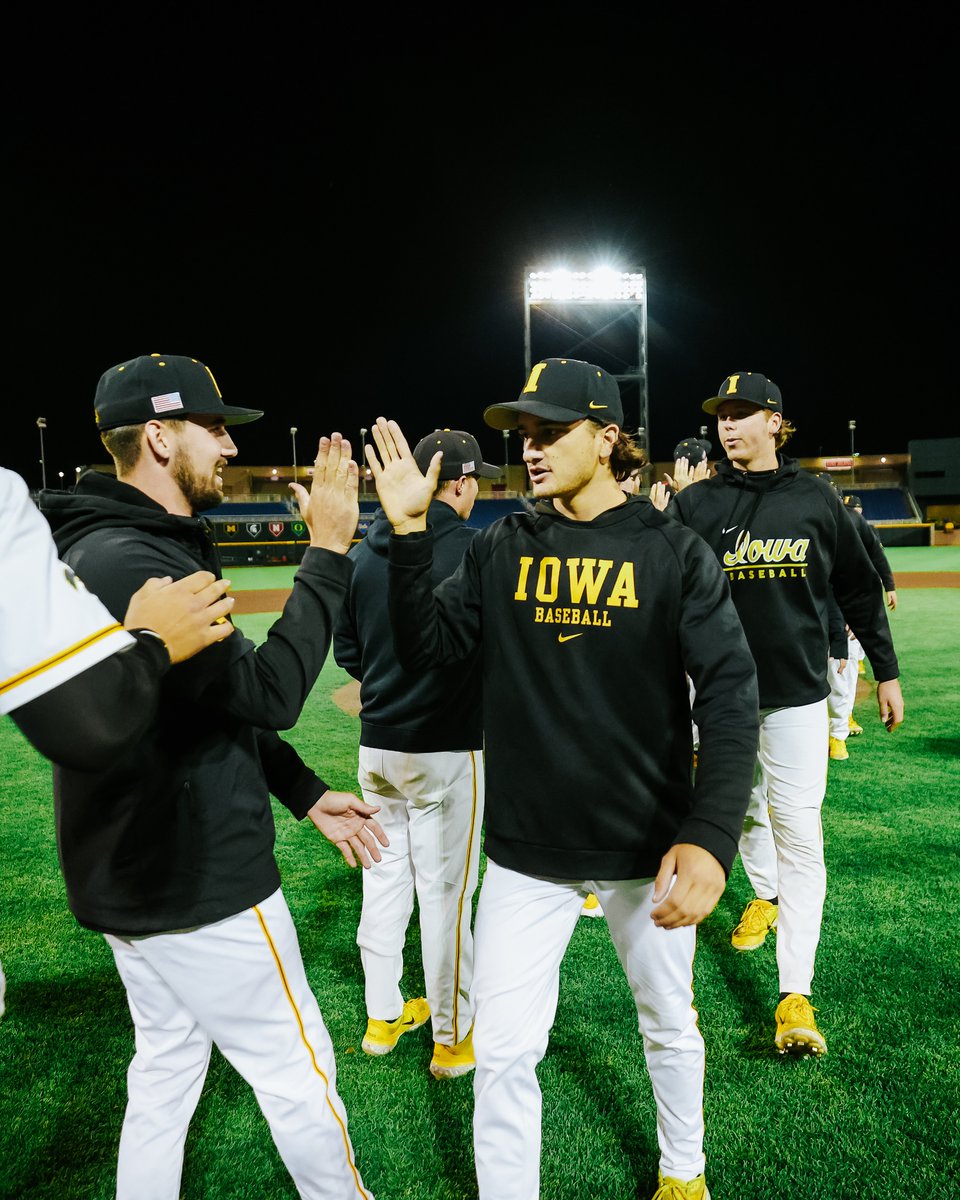Semifinals bound 🙌

📝: tinyurl.com/2p8xdz9j

#Hawkeyes