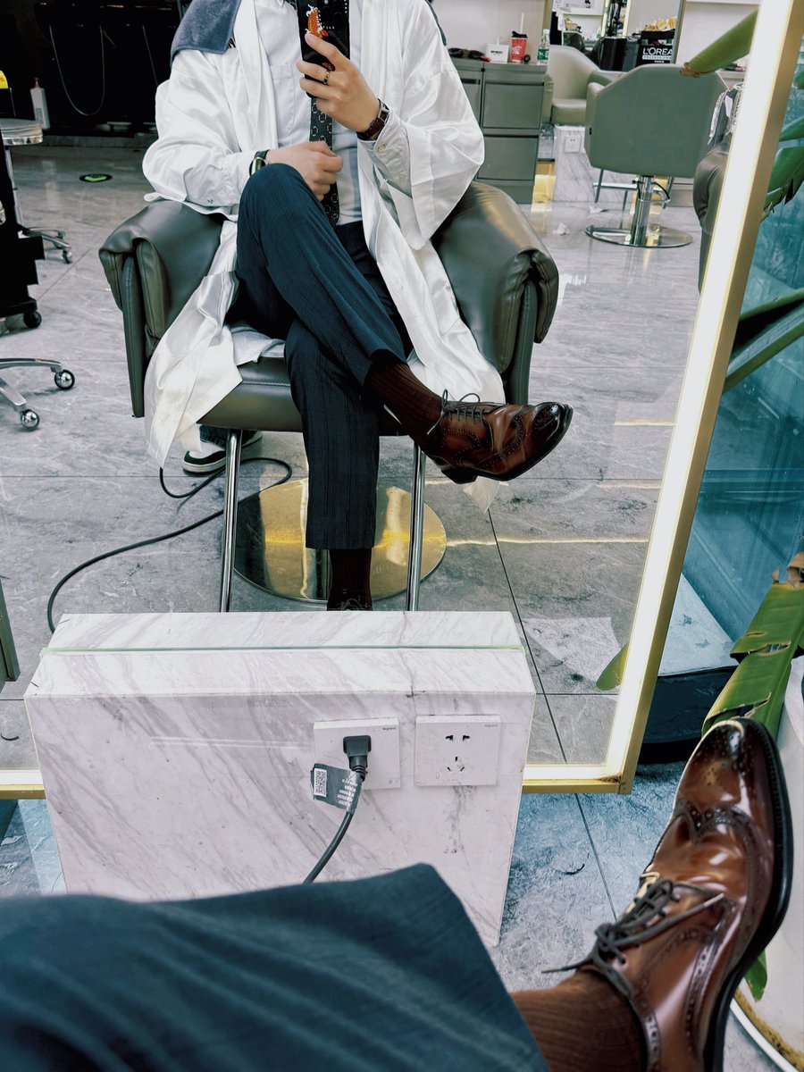 周四周四，逐渐放肆。