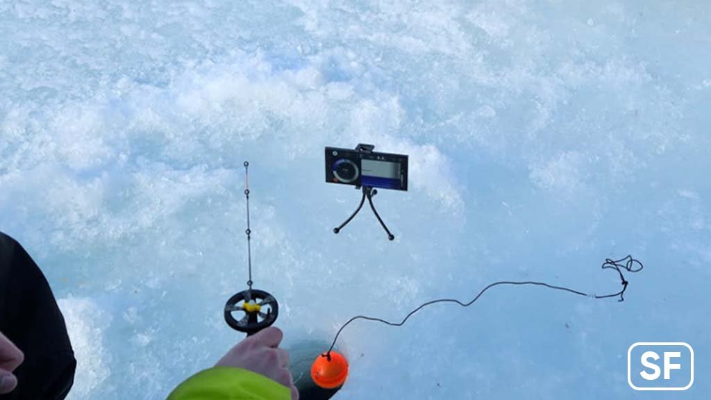 thesammyfans's tweet image. Samsung Galaxy S23 Ultra survives frozen Arctic river dive like a tank #Samsung #GalaxyS23Ultra