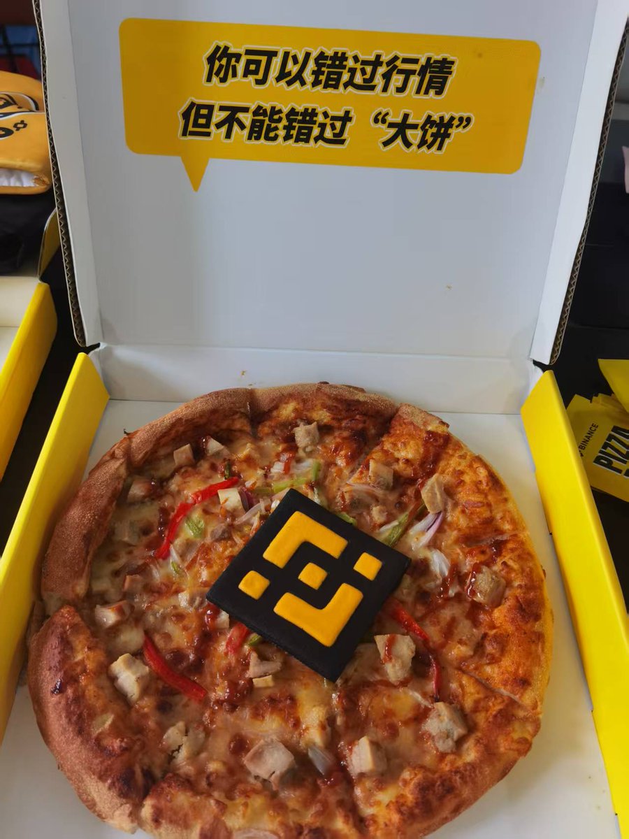 今天是5月22日，比特币#披萨节，一个属于加密货币世界的纪念日。15年前的今天，程序员Laszlo Hanyecz用10,000枚比特币换取了两块披萨 ，完成了#