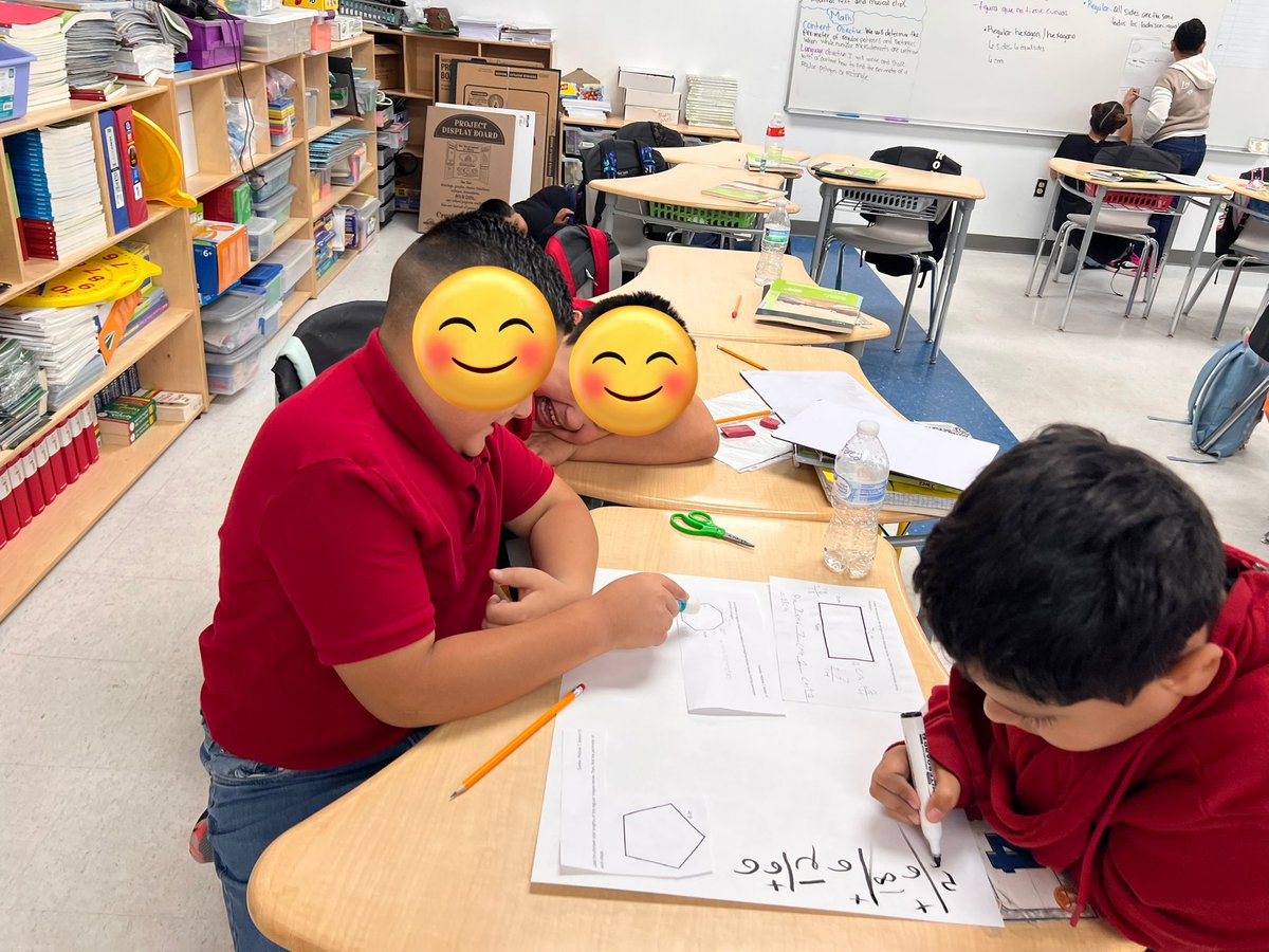 ClaudiaIAnaya20's tweet image. Sus sonrisas demuestran que matemáticas no es tan aburrido como parece. 
#TISDProud #Eurekamath #perimeter