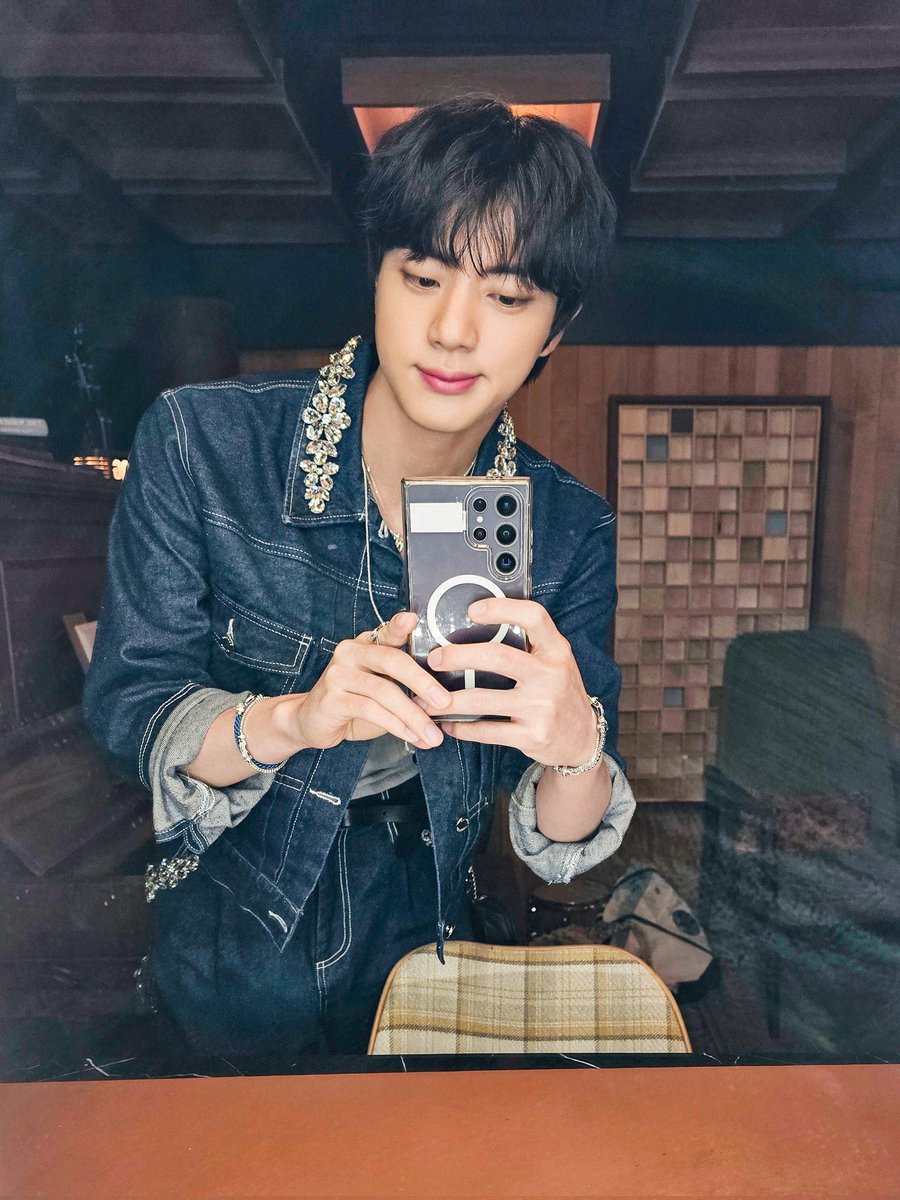 JIN ON FALLON MIRROR SELFIE