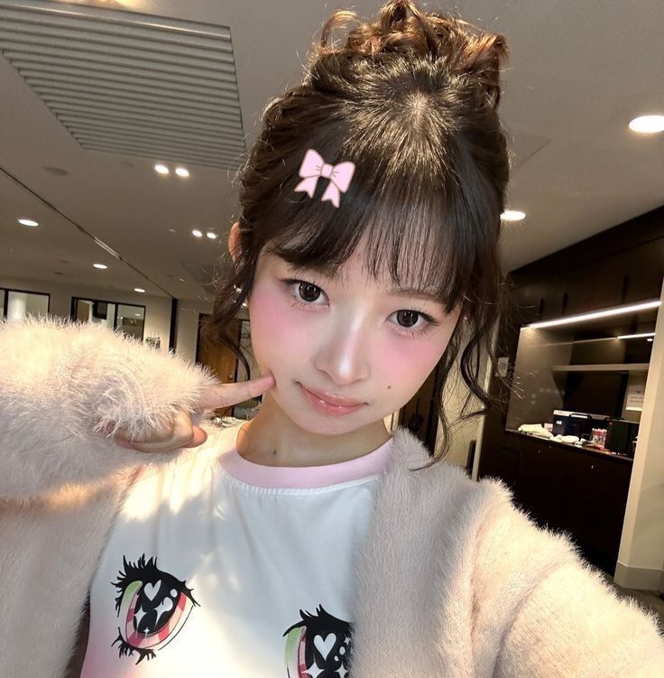 (#promotwt) day 4

hi, I'm ica looking for interactive moots :)

— not new to #stantwt &amp; #kpoptwt 
— fil/eng
— any fandom will do  

♡ / ↻ are very much appreciated, tysm ^^