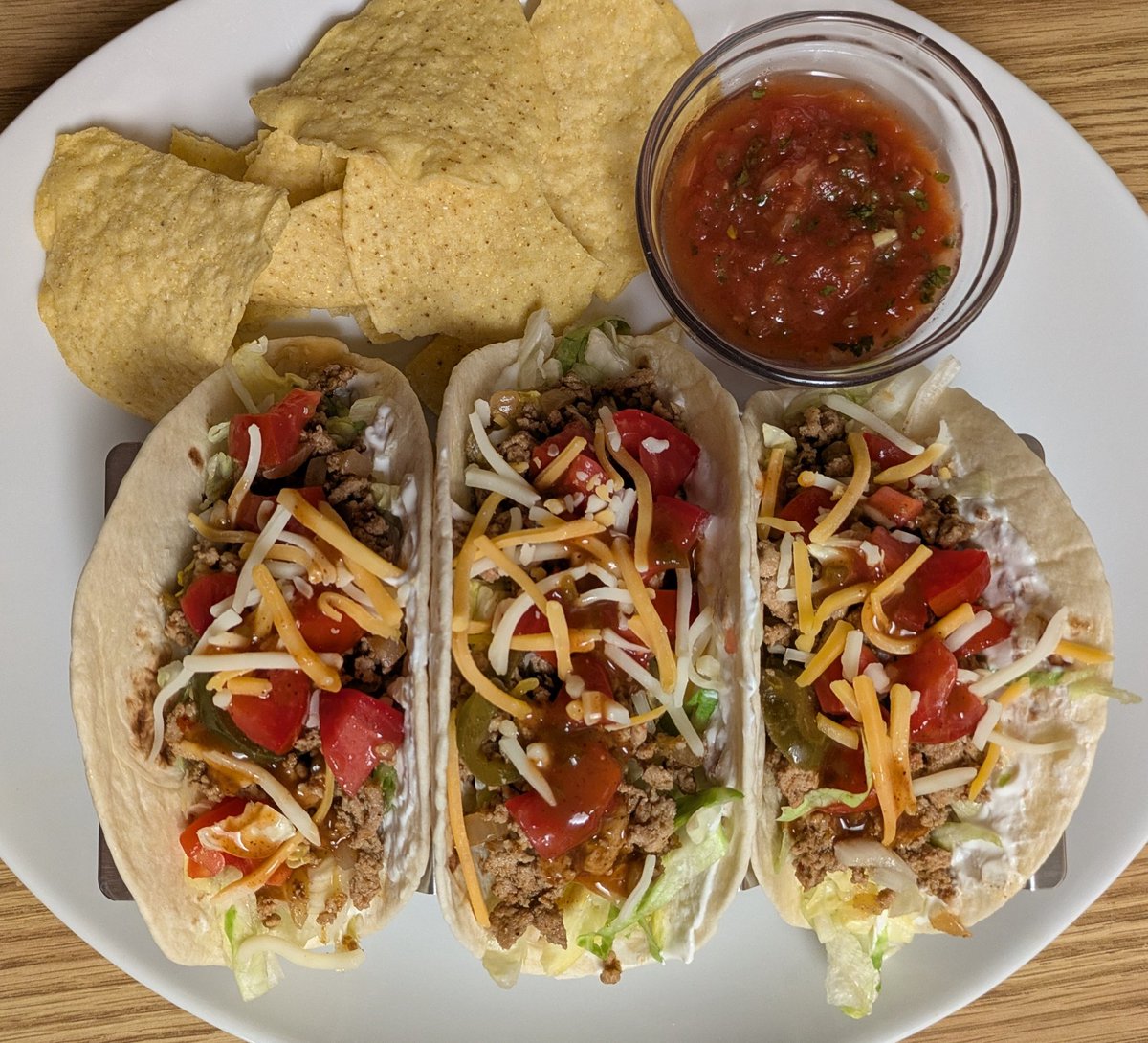 recipesallkinds's tweet photo. Spicy Turkey Tacos with Chips &amp; Salsa

#allkindsofrecipes #testkitchen #spicyturkeytacos #spicy #groundturkey #turkey #tacos  #lettuce #tomato #jalepenos #cheese #sourcream #hotsauce #flourtortillas #chipsandsalsa #tortillachips #salsa https://t.co/NkyxIZzDVe