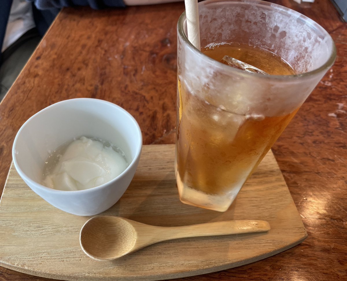 最近ハマってる、近くのランチ

メイン3種類から選んで、
ご飯は130-300gまで4段階、
デザートとドリンクまで付いて1200円

なかなか小鉢が美味しくて、通い倒しそうな雰囲気