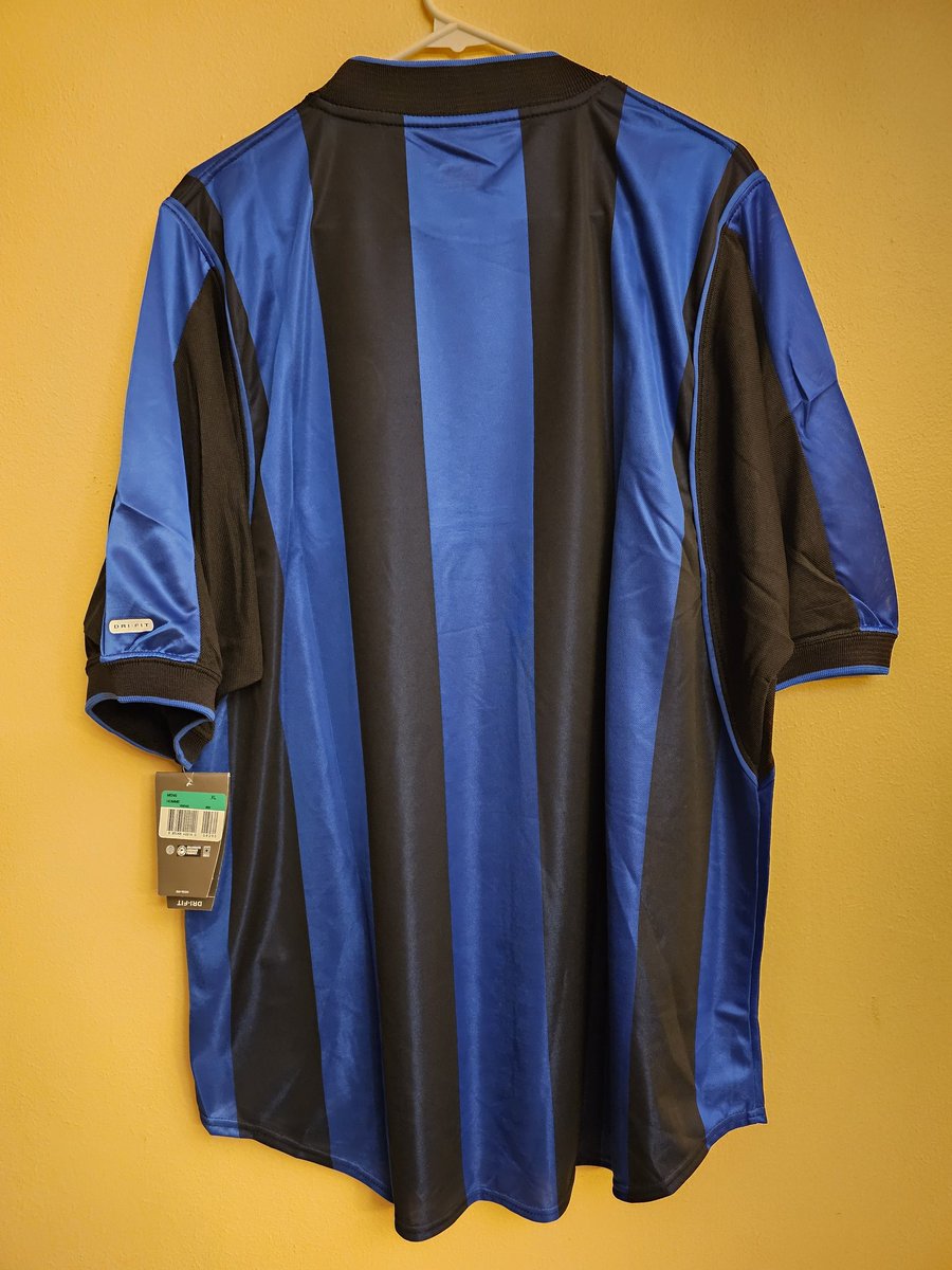 Another Inter shirt added to the collection, this time a 00/01 bnwt 🔥 
#inter #intermilan #ronaldo #SerieA #internazonale