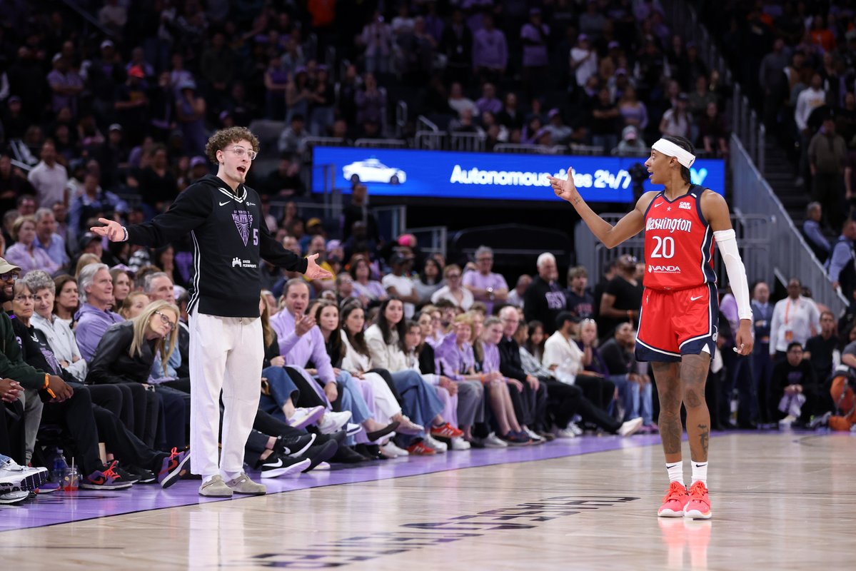 ScottStrazzante's tweet image. Golden State Warriors’ Brandin Podziemski trash talks with Washington Mystics’ Brittney Sykes during Golden State Valkyries’ 76-74 win during WNBA game at Chase Center in San Francisco. Sykes had 30 points in a losing effort. @sfchronicle photo by @ScottStrazzante