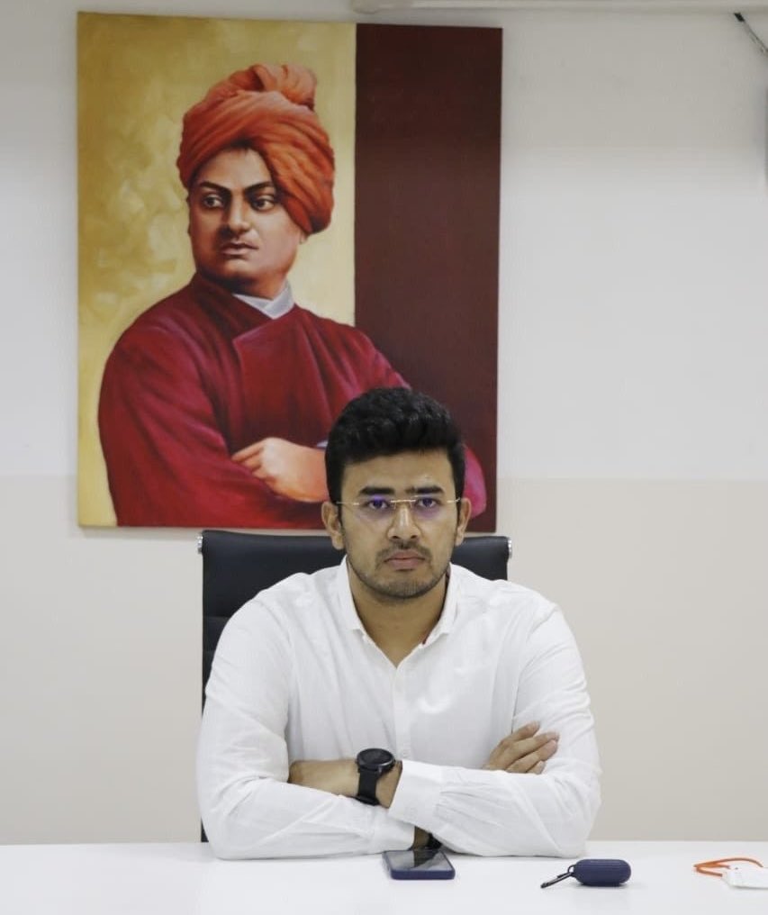 Indrajit (@lotus_indrajit) on Twitter photo Dear <a href="/Tejasvi_Surya/">Tejasvi Surya</a> sadly, Swami Vivekananda didnтАЩt know Kannada,
Kindly replace that painting Dear <a href="/Tejasvi_Surya/">Tejasvi Surya</a> sadly, Swami Vivekananda didnтАЩt know Kannada,
Kindly replace that painting