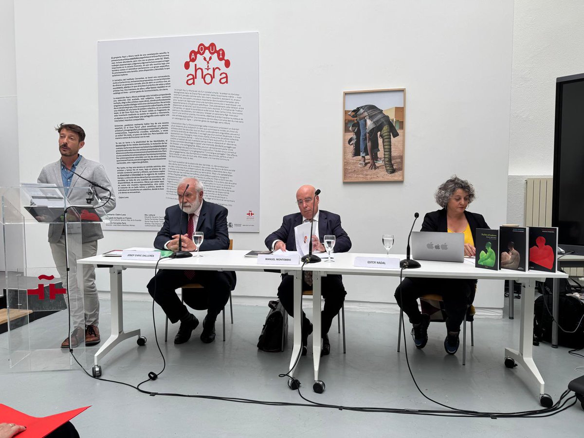 🖋️ Manuel Montobbio, autor
📘 Josep Enric Dallerès, traductor i editor
🎭 Ester Nadal, actriu i directora de teatre
📚 Inés Sánchez, Cap de Lectura Pública i Biblioteques del Govern d’Andorra
🎙️ Victorio Redondo Baldrich, Ambaixador d’Espanya a França
(2/3)