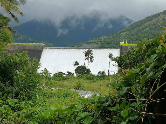 குற்றாலம் டூர் வாரவங்க எங்க லா குளிக்க போகலாம்,சுத்தி பாக்கலாம்.
ஜூன் ,ஜூலை,ஆகஸ்ட் சீசன் காலம் எப்பொழுதும் மழை தூர 
செமயா இருக்கும்.
எனக்கு நல்லா தெரிஞ்ச கண்டிப்பா போக வேண்டிய இடங்கள் பத்தியும்,சொல்றேன்💚💚💛💛