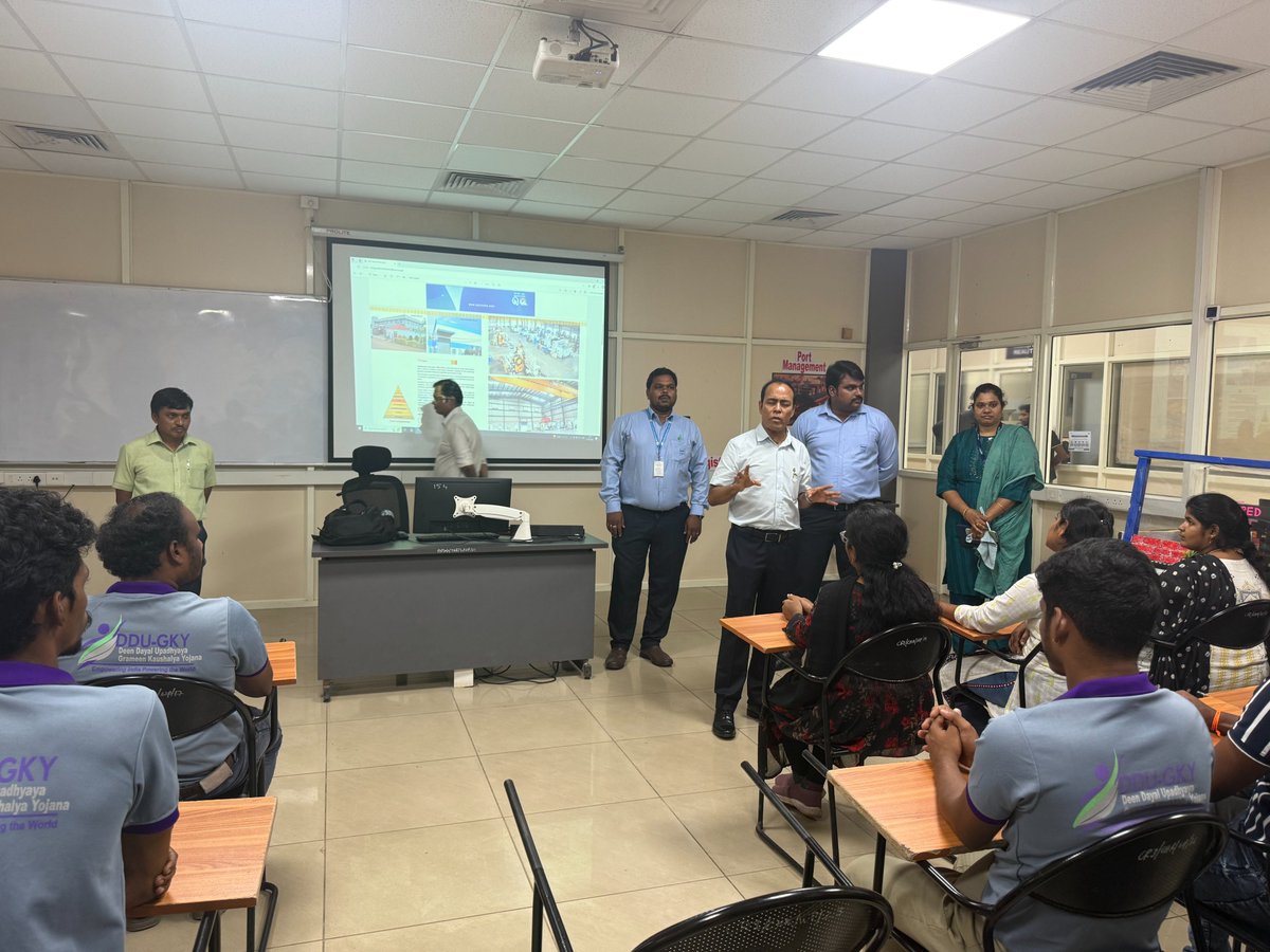 cems_in's tweet image. 🤝 Honoured to host Mr. Raj Singh &amp;amp; team from Eqic Dies &amp;amp; Moulds Engineers at CEMS!
🔧 Insightful talks with students
🎓 Industry trends, career tips &amp;amp; real-world insights
Bridging the gap between classroom &amp;amp; careers!
@minmsme @shipmin_india @irclass 
#CEMS #IndustryVisit