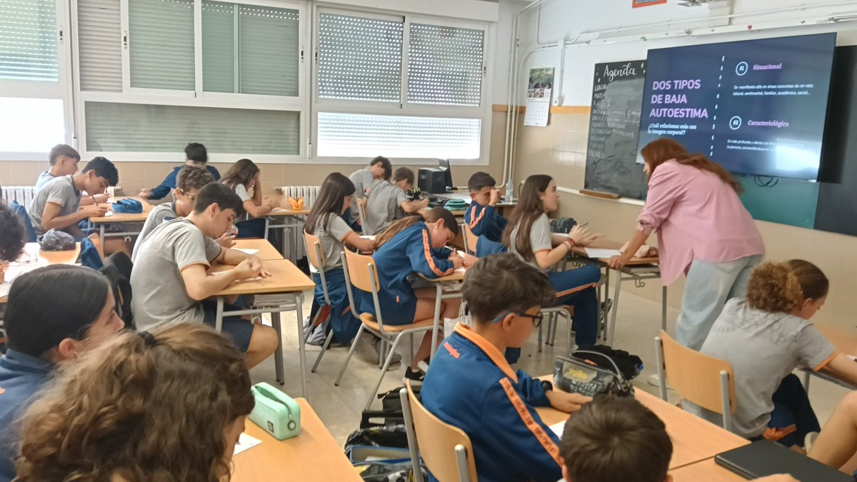 EscolapiosADH's tweet photo. En 2° ESO, hemos aprendido la importancia de una alimentación saludable y como estás relacionado con la imagen corporal. Se han desmontado mitos y aprendido a hacer frente a la presión social de este tema tan importante en esta edad. https://t.co/67oPEoRllg