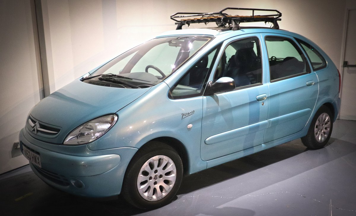 natlmotormuseum's tweet image. Cars from the hit TV show Gavin &amp;amp; Stacey are now on display at Beaulieu! From Gavin’s blue Citroën Saxo to Smithy’s Volvo Estate, and Uncle Bryn’s trusty Xsara Picasso, these fan favourites are now part of a newly refreshed On Screen Cars exhibition. #gavinandstacey #Tidy