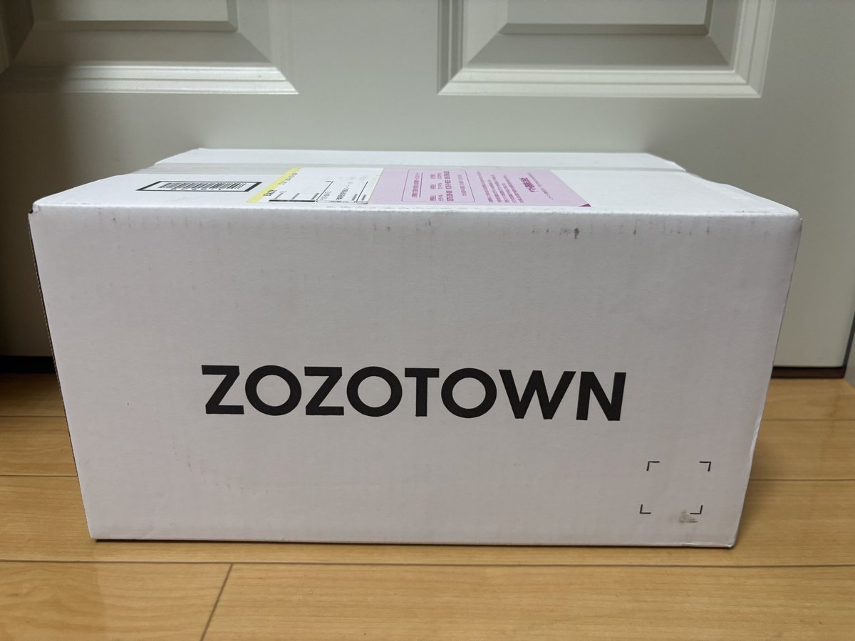 kyoro518's tweet photo. @run55071827 人の誕プレ買いまくったら私も白で届いた。#ZOZOWEEK箱CP https://t.co/Fnbkz4JkR0