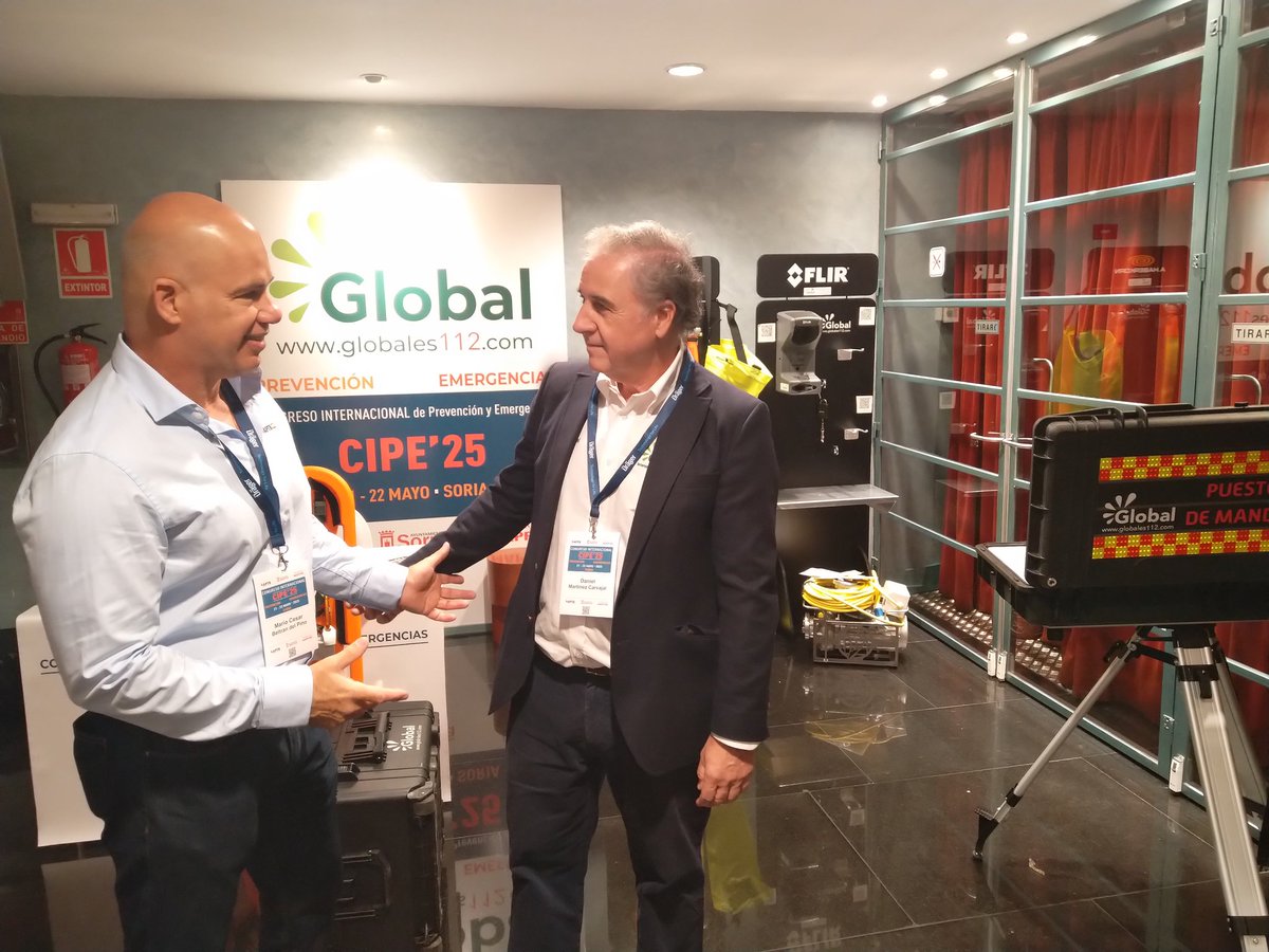 VctorManueFdez's tweet photo. ➡️ Durante el #CIPE25 en #Soria, además de asistir a las interesantísimas ponencias, puedes conocer diferente material de #emergencias de la mano de algunas de las principales empresas del sector. https://t.co/cWdUSctbpc