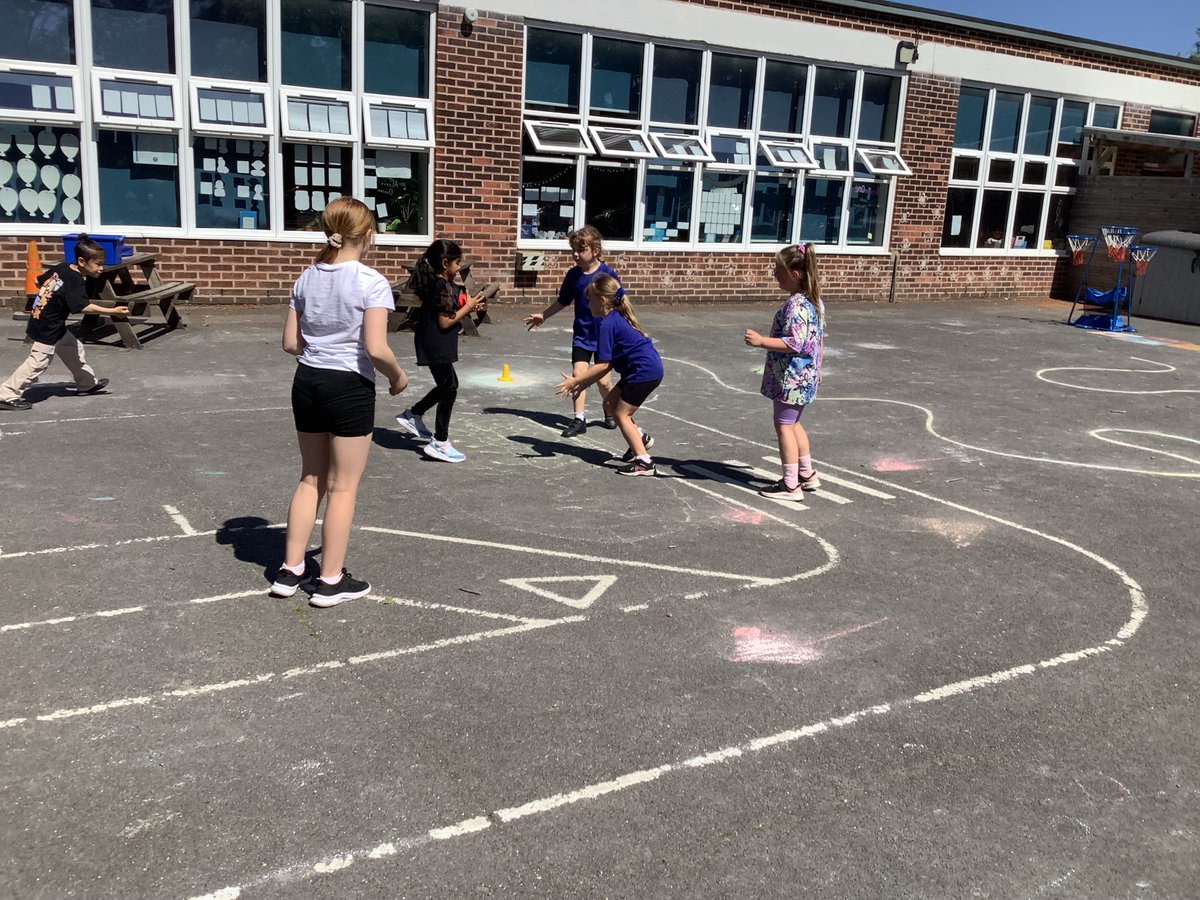 On Friday, Year 2 enjoyed a fantastic game of rounders as part of our Keep Moving for Mental Health initiative. The children showed great energy, teamwork, and enthusiasm throughout the game — and most importantly, had lots of fun!