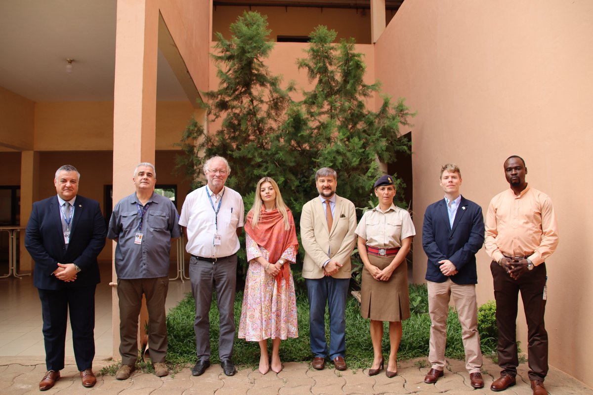 On May 22, a British delegation composed of Sigolène Hobson, the Defense Attaché based in Dakar, Victoria Denton and George Dickinson visited EUCAP. This courtesy visit was an opportunity to present the mandate of EUCAP Sahel Mali and to explore possible synergies.