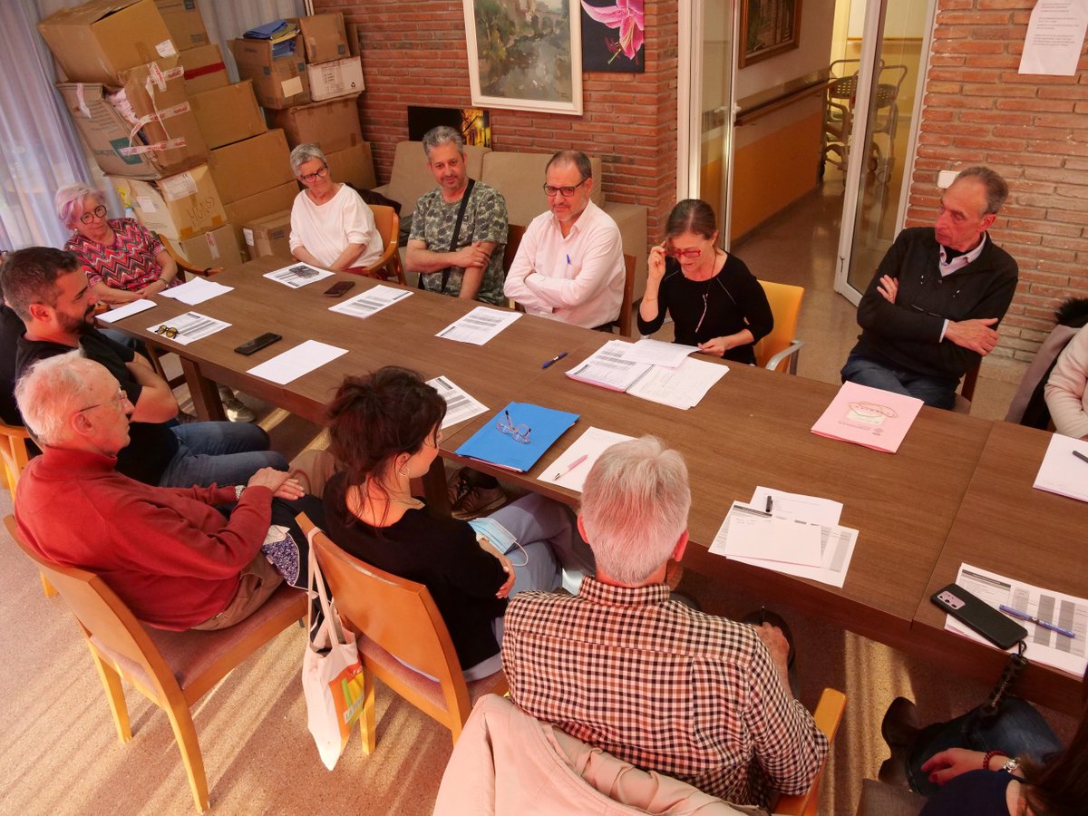 👩‍⚕️ Agnès Cristina es jubila després de 21 anys com a directora de la Residència Can Planoles
El Patronat de la Fundació l'hi ha fet aquest dimecres un emotiu acte de reconeixement a la seva trajectòria humanista i compromís amb residents i treballadors.
👉 bit.ly/RodaTercomiata…