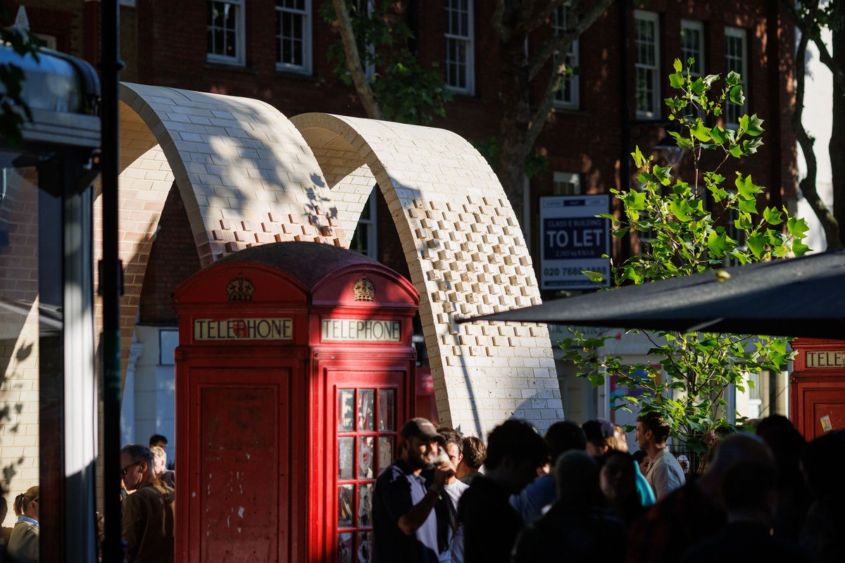 Day 3 - let's go!🙌

Before the day wraps up, make sure to explore all the exhibition venues, installations, and showrooms. You can grab a convenient show map and guide at any registration point, or check out the interactive version on our website.