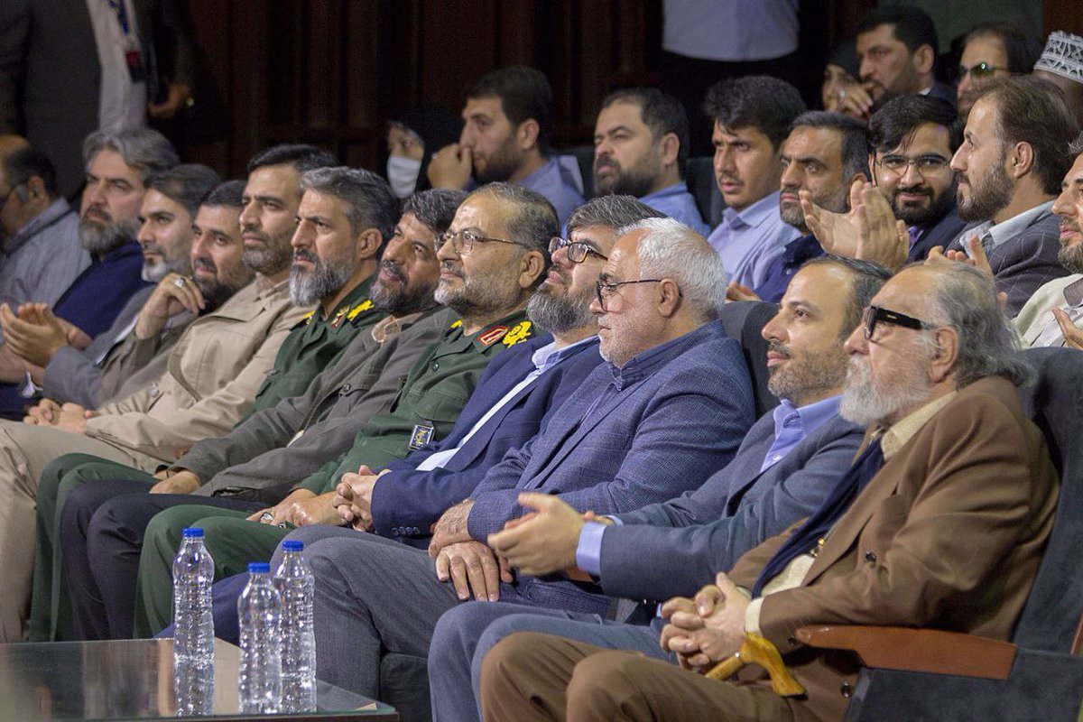 AliFaezi68696's tweet photo. در هجدهمین ایستگاه روایت دوربین‌ها نه فقط می‌بینند، بلکه می‌فهمند. اینجا هر فریم تکه‌ای از ایستادگی‌ست...
#جشنواره_فیلم_مقاومت https://t.co/qBEQczR2Rq
