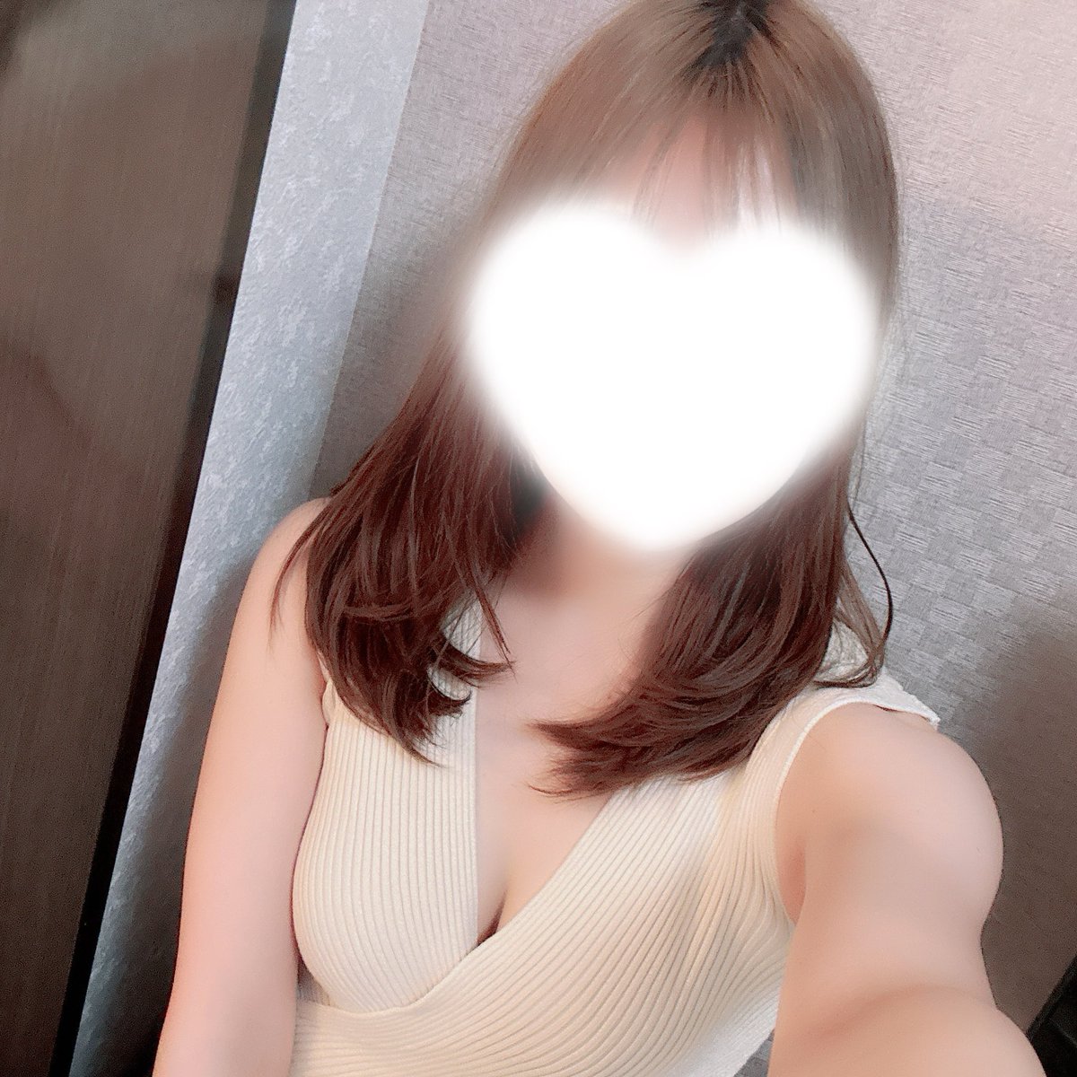 nanako_mr's tweet photo. 🐾今週出勤予定🐾

5/23(金)18:00〜23:00
5/25(日)13:00〜19:00

事前のご予約ありがとうございます🥺

髪染めて可愛くしてもらったので
るんるんです٩( 'ω' )و 🤍
写真とは違う色なの！
見に来てくれたら嬉しいな♡ https://t.co/uIJOq5qEtT