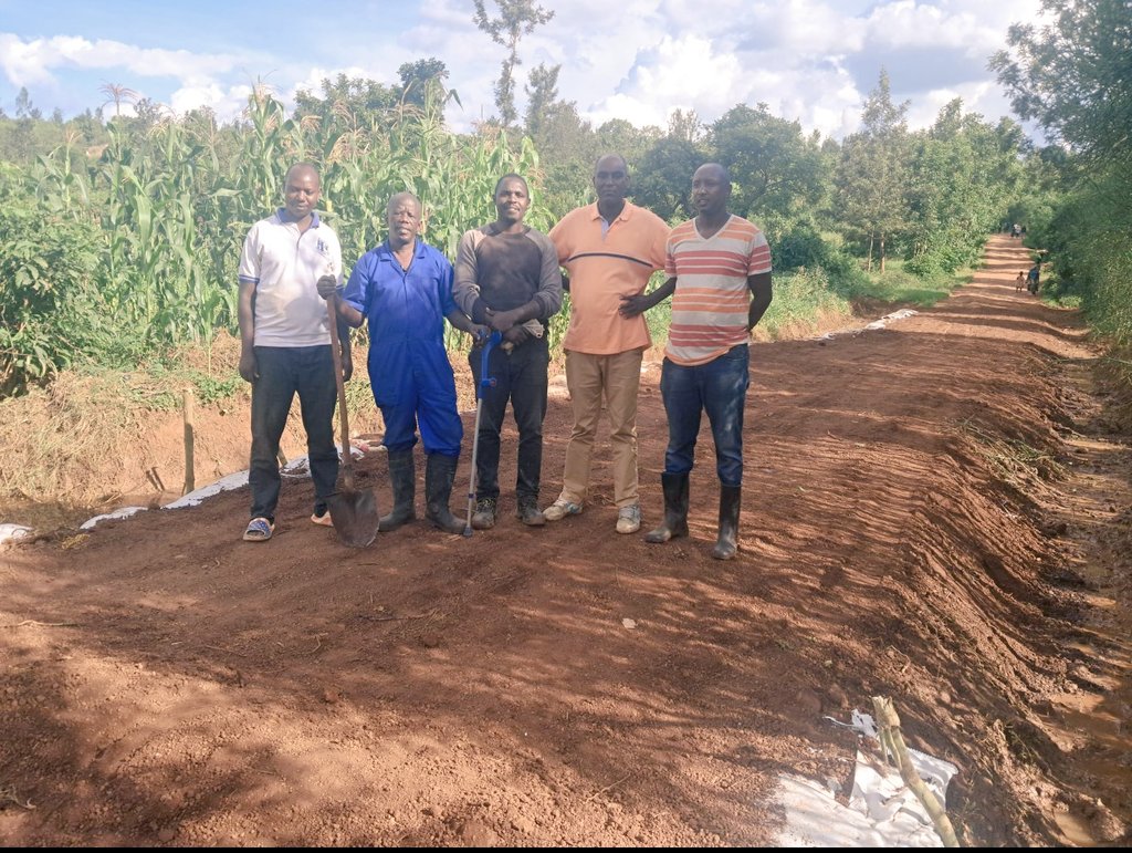 KWISHAKAMO IBISUBIZO:
====================

Nyuma yo kubona ko uwo muhanda wangiritse cyane ku buryo utari ukiri Nyabagendwa, Abaturage bahaturiye bishatsemo ibisubizo barawukora, kuri ubu ukaba ukoreshwa.

2/2
