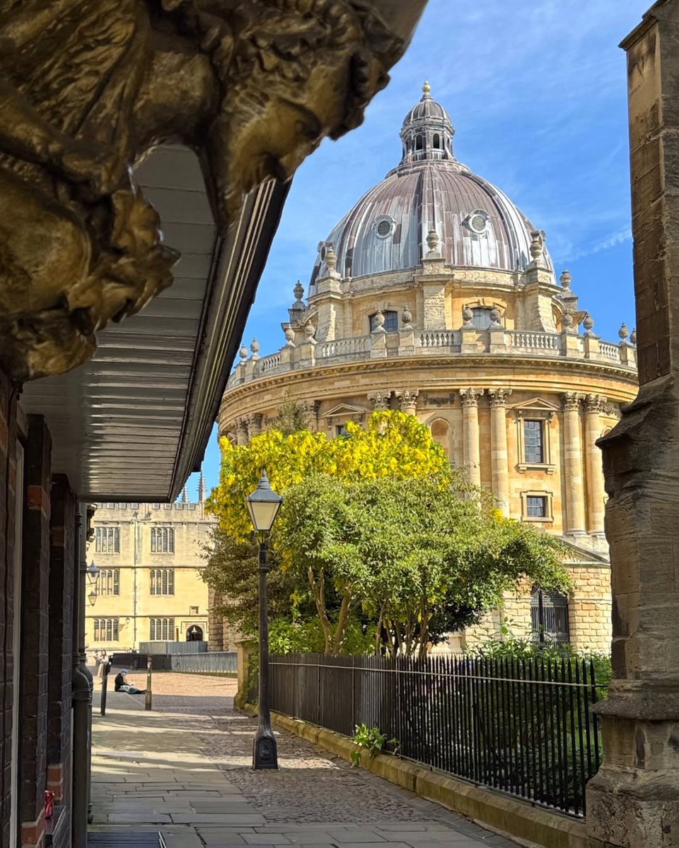 View of the Radcliffe Camera on a May morning 🌤️

📷 Instagram | Judy.Martin46 (May, 2024)