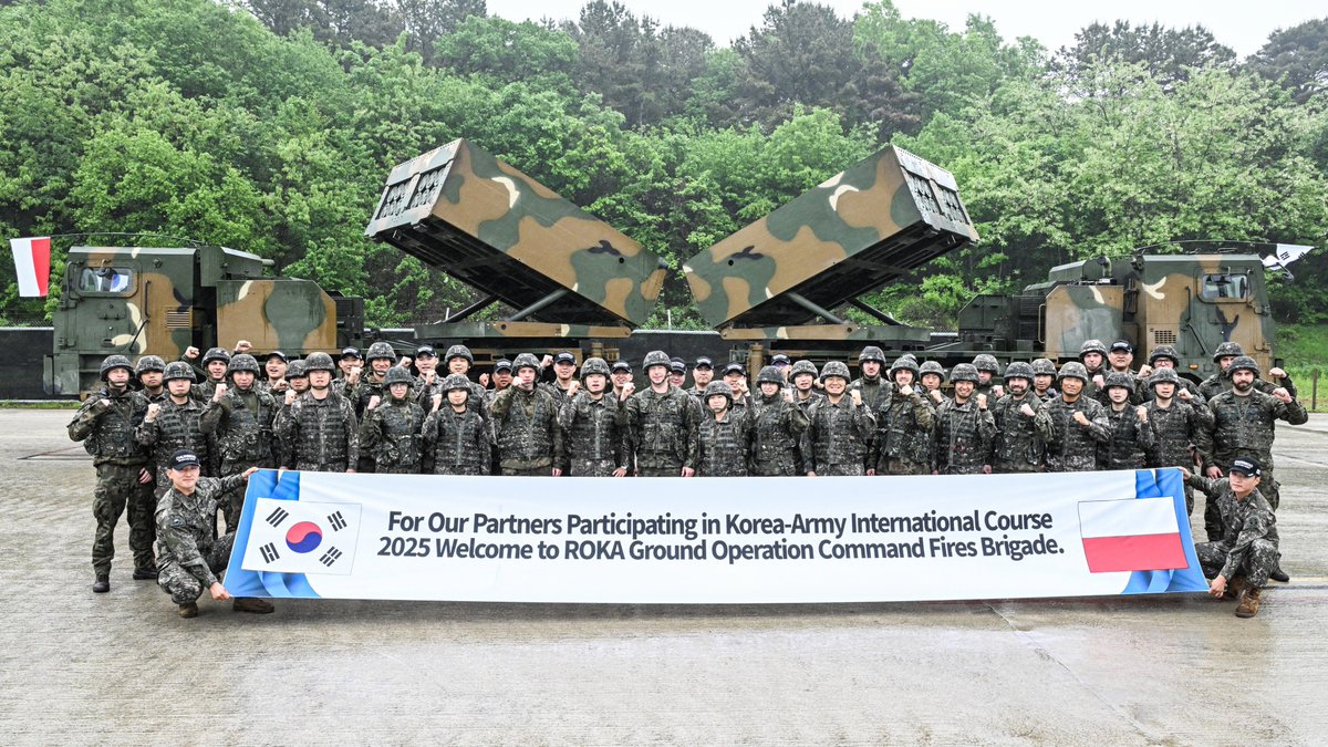 Polish soldiers are undergoing operational training in South Korea on the K239 Chunmoo system – the original platform behind the Homar-K. 
This program, led by the ROK Army, reflects the depth of 🇵🇱🇰🇷 defense cooperation and commitment to long-term capability building.

#HomarK
