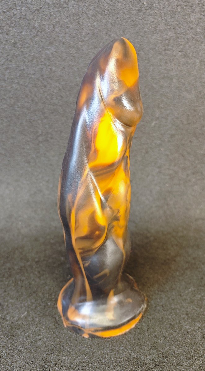 A special version of Greg; while he's large, he's also UV-reactive! The UV orange glows like fire under UV, and the marble of the black accents perfectly.

Get your own UV reactive dragon cock at no extra charge here: Akifutoys.com/home.php?page=…