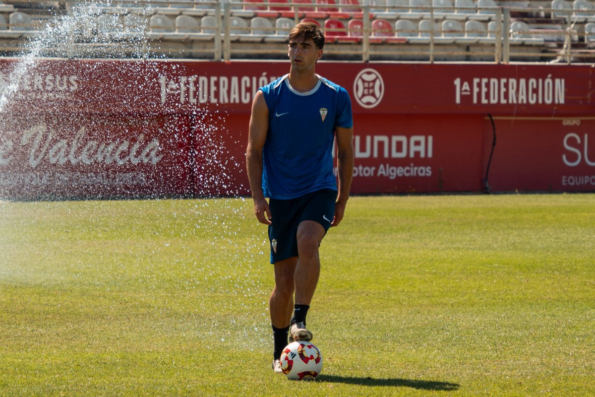 💦 | Agüita para el calor en estos últimos días de curso.

Coletazos finales preparando la visita a #Murcia del sábado.

#RealMurciaAlgeciras.